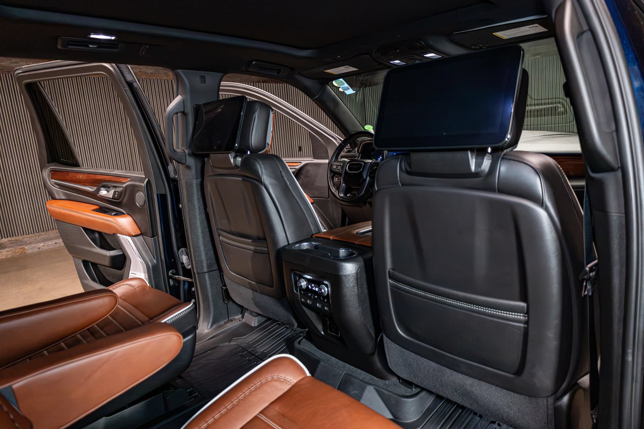 Used 2024 GMC Yukon Denali Ultimate AWD/4WD image 35