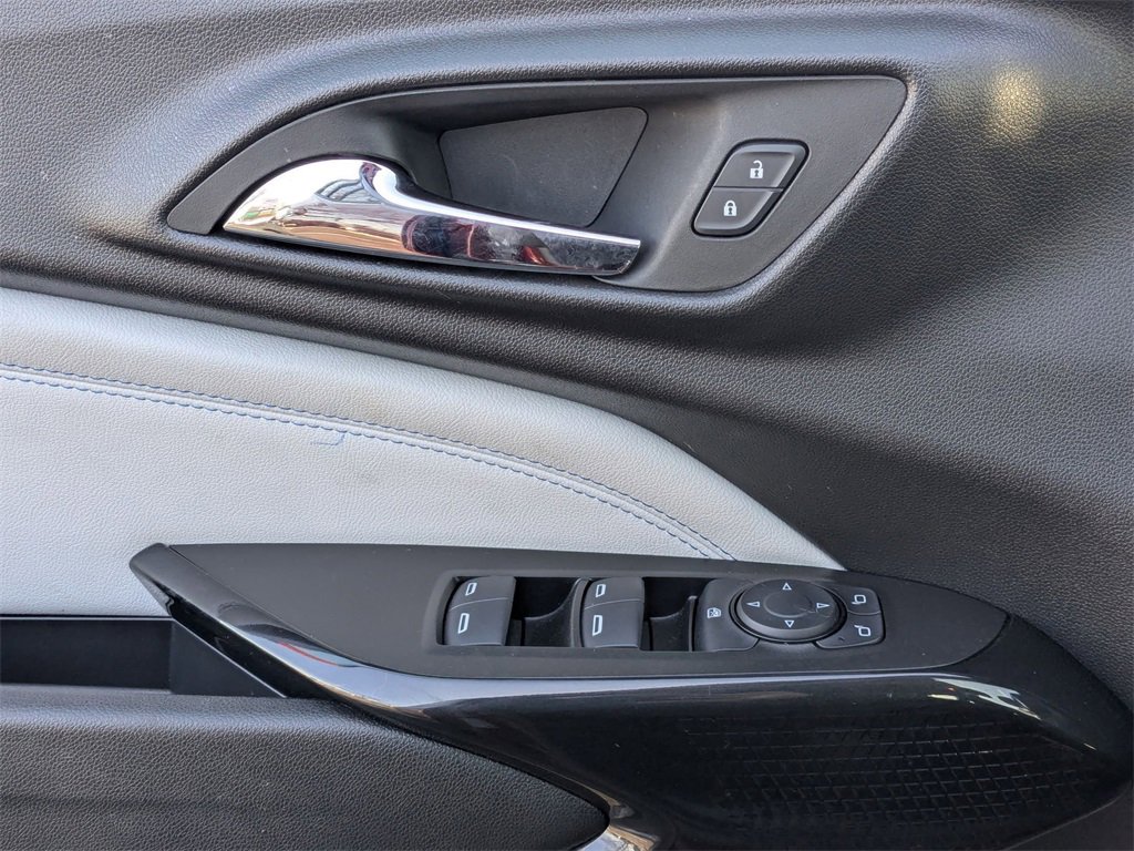 Used 2025 Chevrolet Trax LT w/ LT Convenience Package image 11