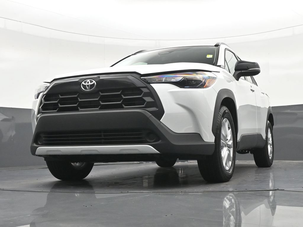 Used 2026 Toyota Corolla Cross LE FWD image 32