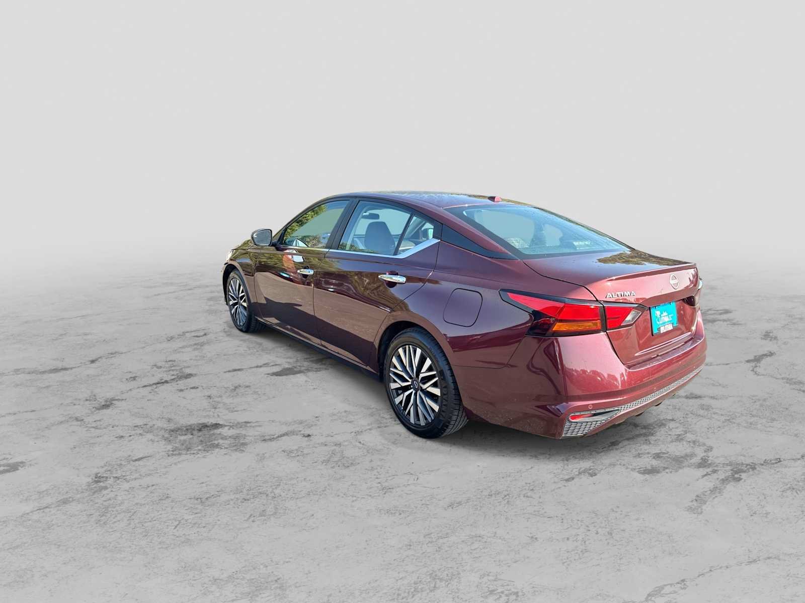 Used 2024 Nissan Altima 2.5 SV FWD image 6