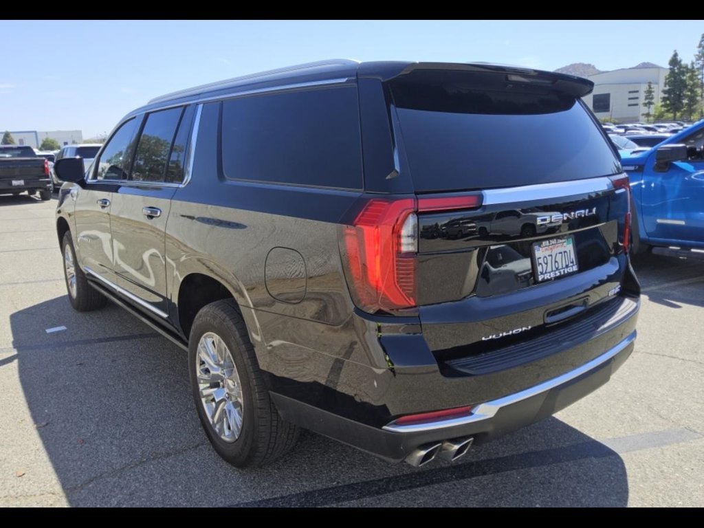 Used 2025 GMC Yukon XL Denali w/ Sun & Power Step Package AWD/4WD image 4