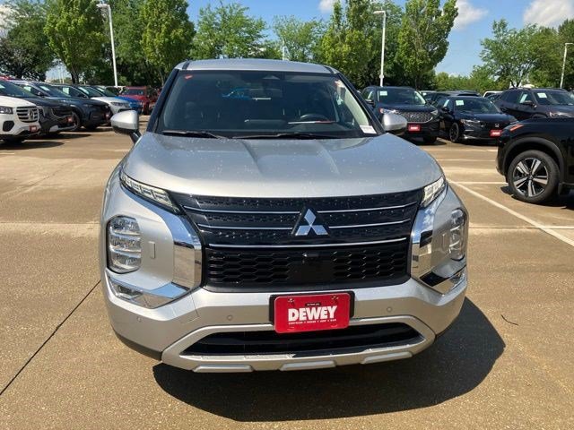 Used 2023 Mitsubishi Outlander SE AWD/4WD image 2