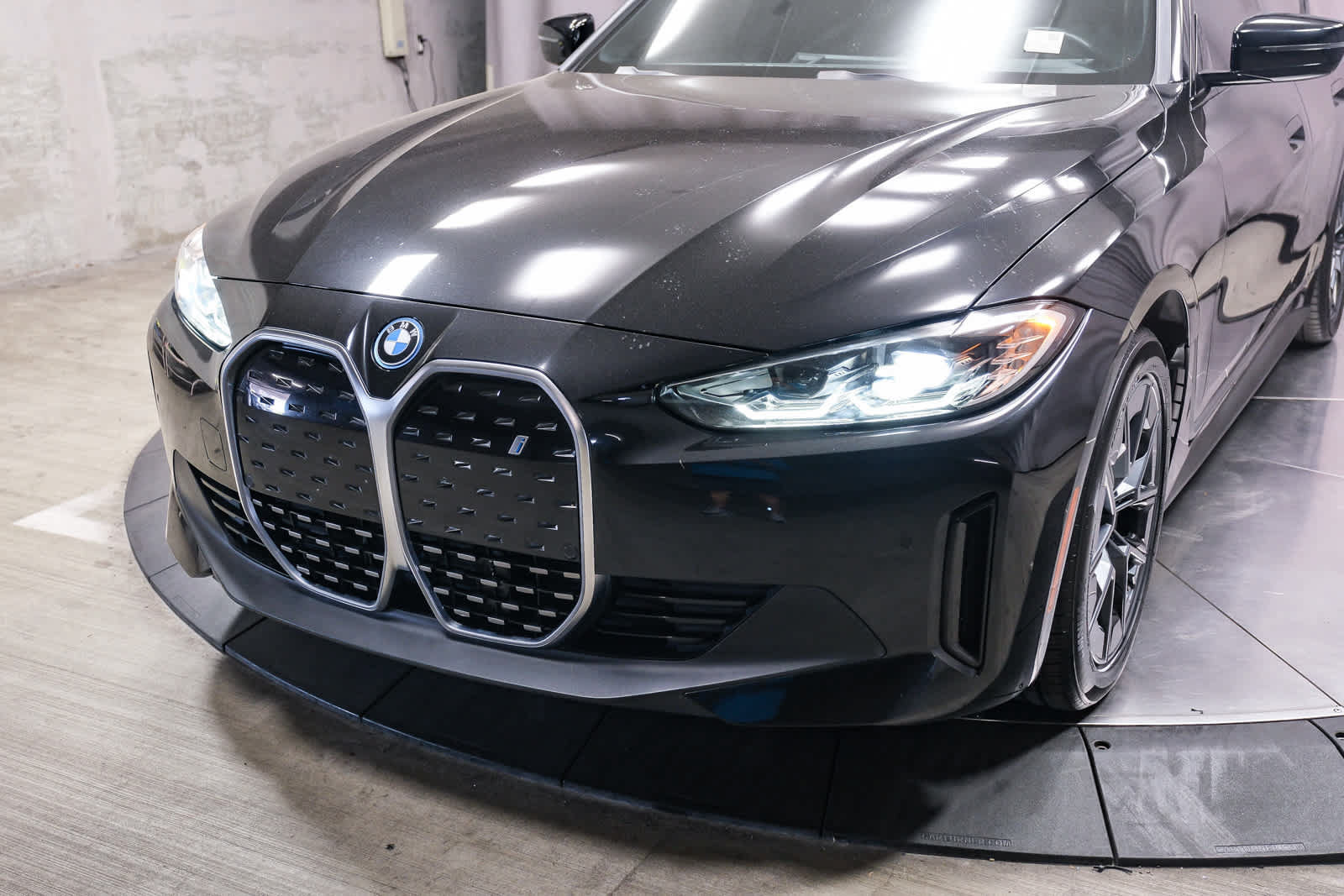 Used 2023 BMW i4 eDrive40 w/ Premium Package RWD image 11