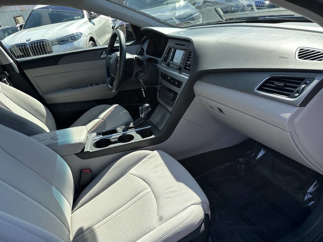 Used 2015 Hyundai Sonata SE w/ Option Group 09 FWD image 12