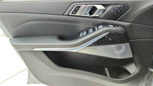Used 2023 BMW X7 M60i w/ Executive Package image 39