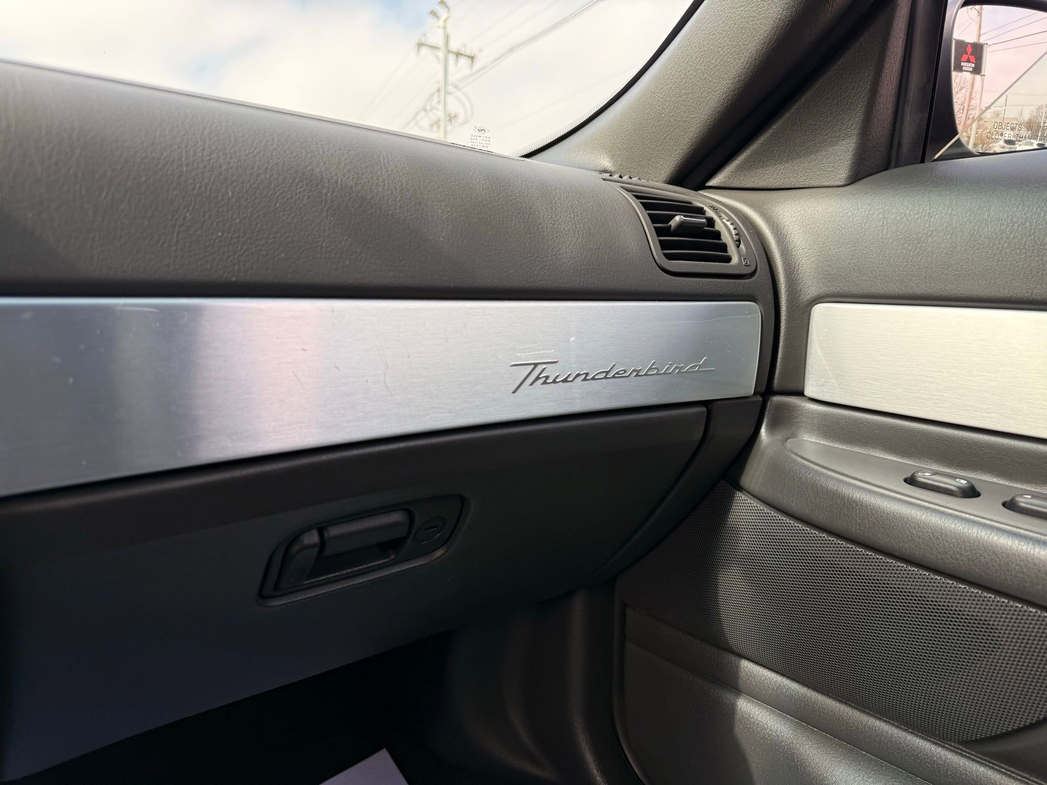 Used 2002 Ford Thunderbird image 38