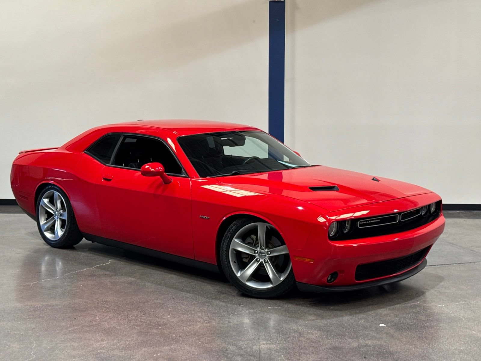 Used 2015 Dodge Challenger R/T w/ Quick Order Package 28B R/T RWD image 2