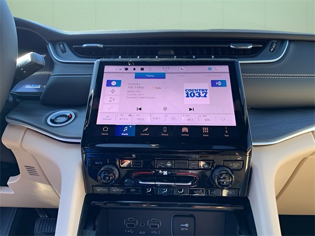 New 2025 Jeep Grand Cherokee Limited w/ Black Appearance Package image 24