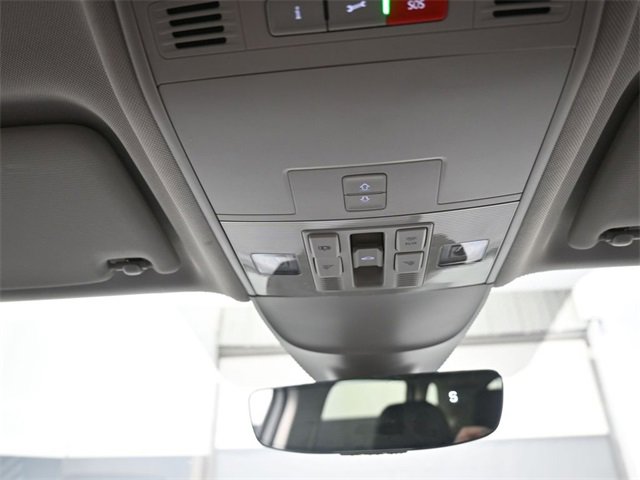 Used 2023 Volkswagen Taos SE w/ Panoramic Sunroof Package image 12