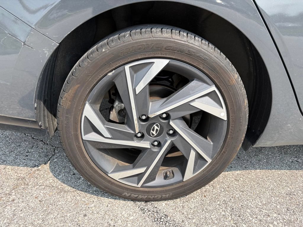 Used 2025 Hyundai Elantra SEL FWD image 22