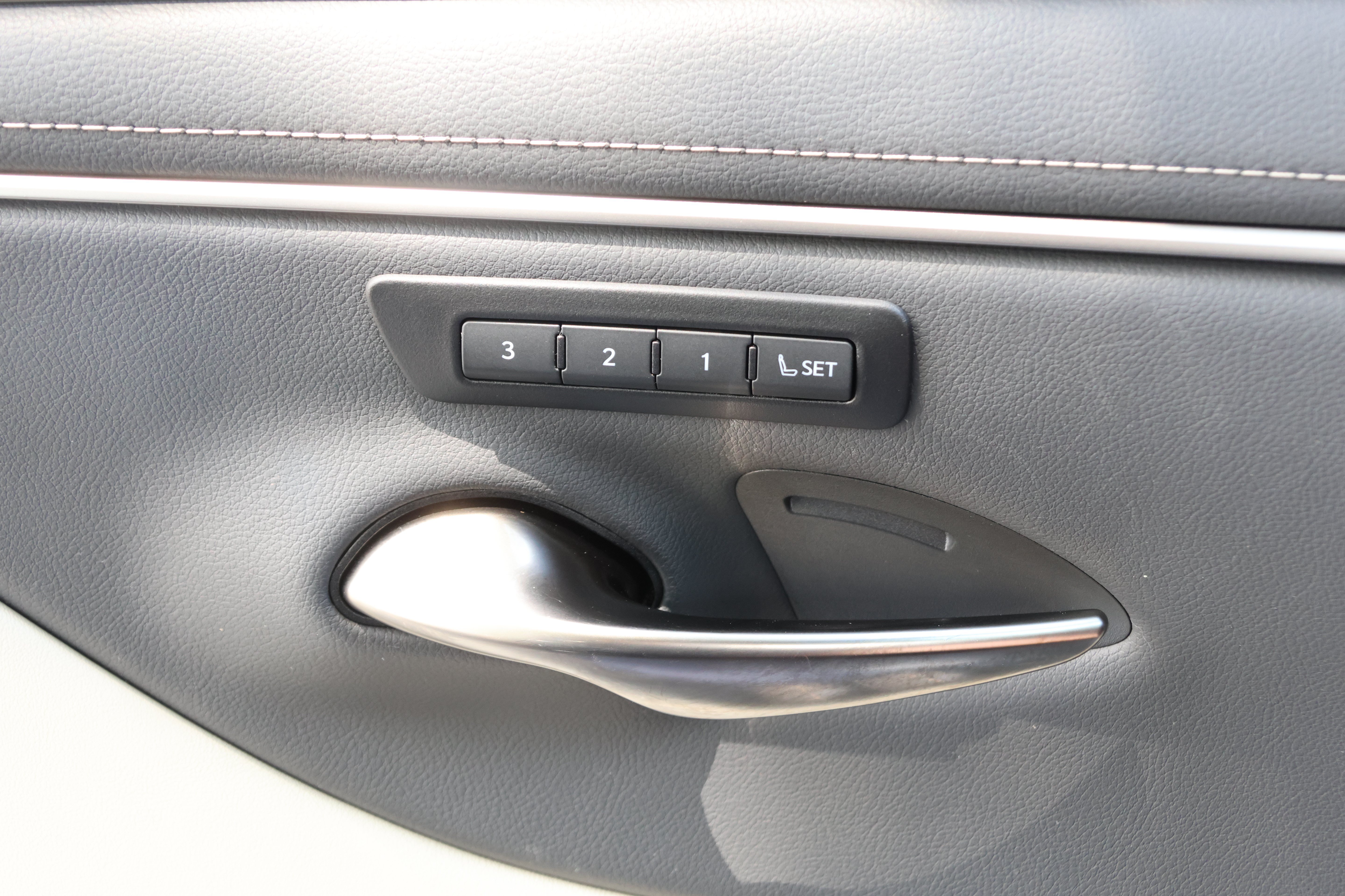 Used 2025 Lexus ES 300h w/ Premium Package FWD image 13