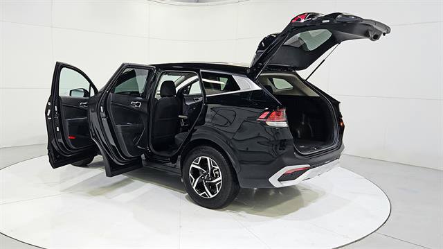Used 2025 Kia Sportage LX FWD image 12