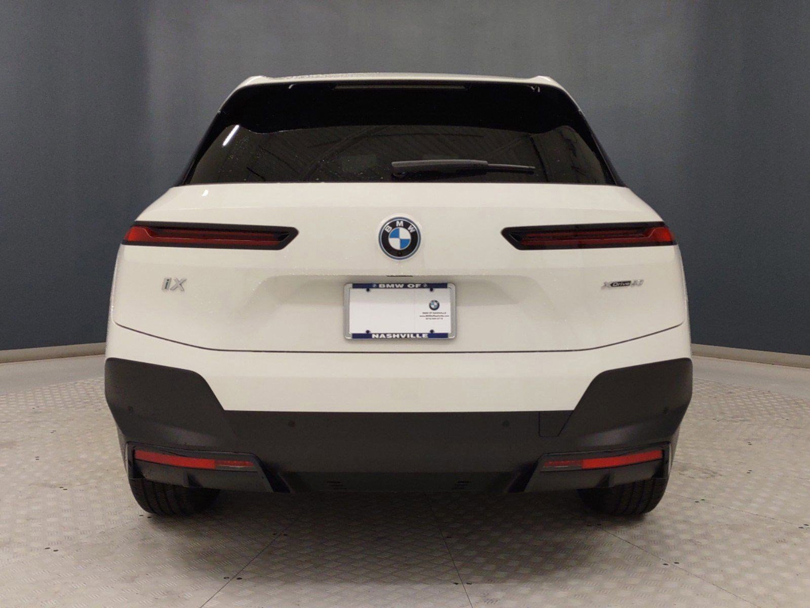 Used 2023 BMW iX xDrive50 image 9