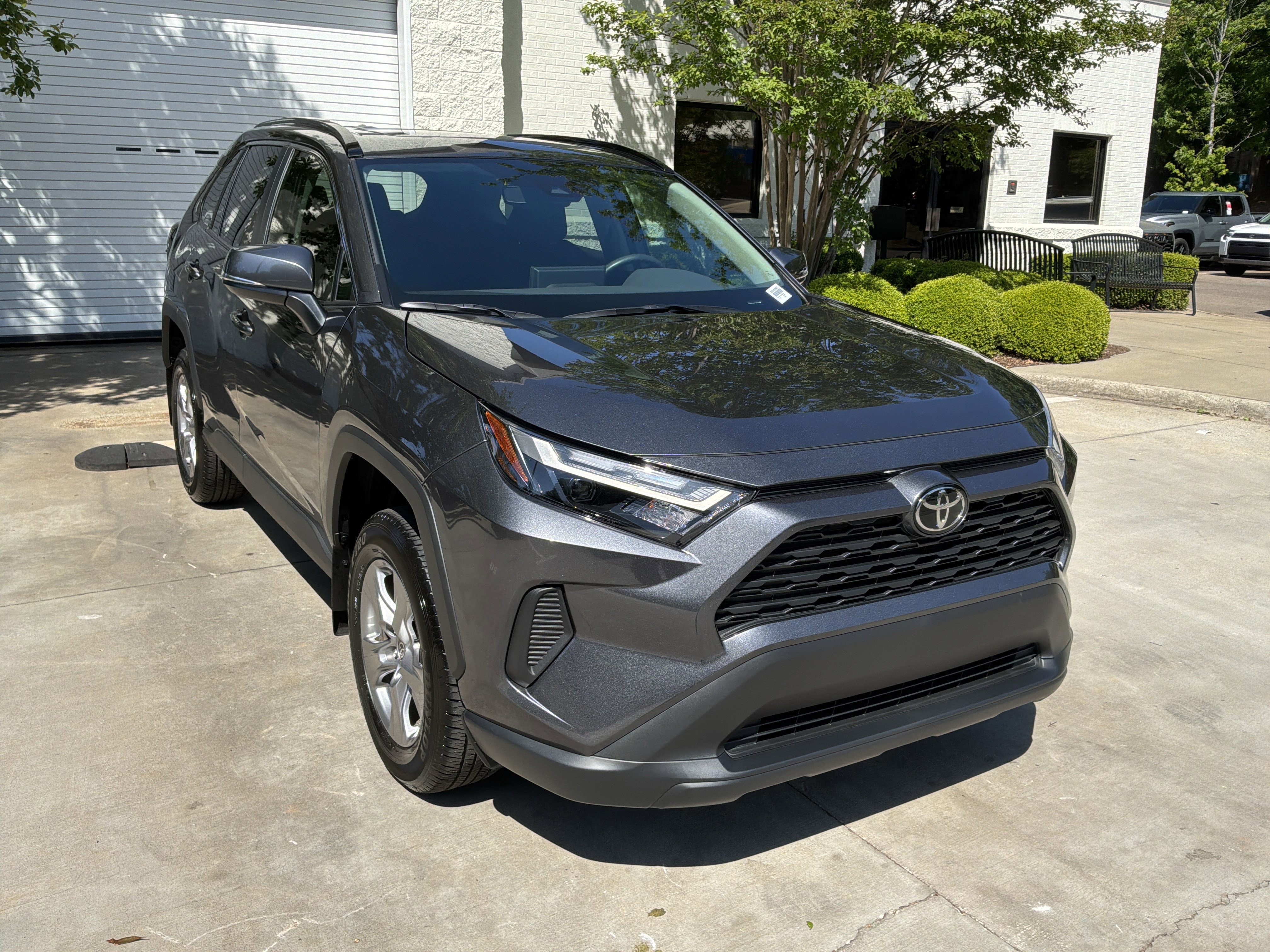 Used 2025 Toyota RAV4 XLE w/ Convenience Package FWD image 2