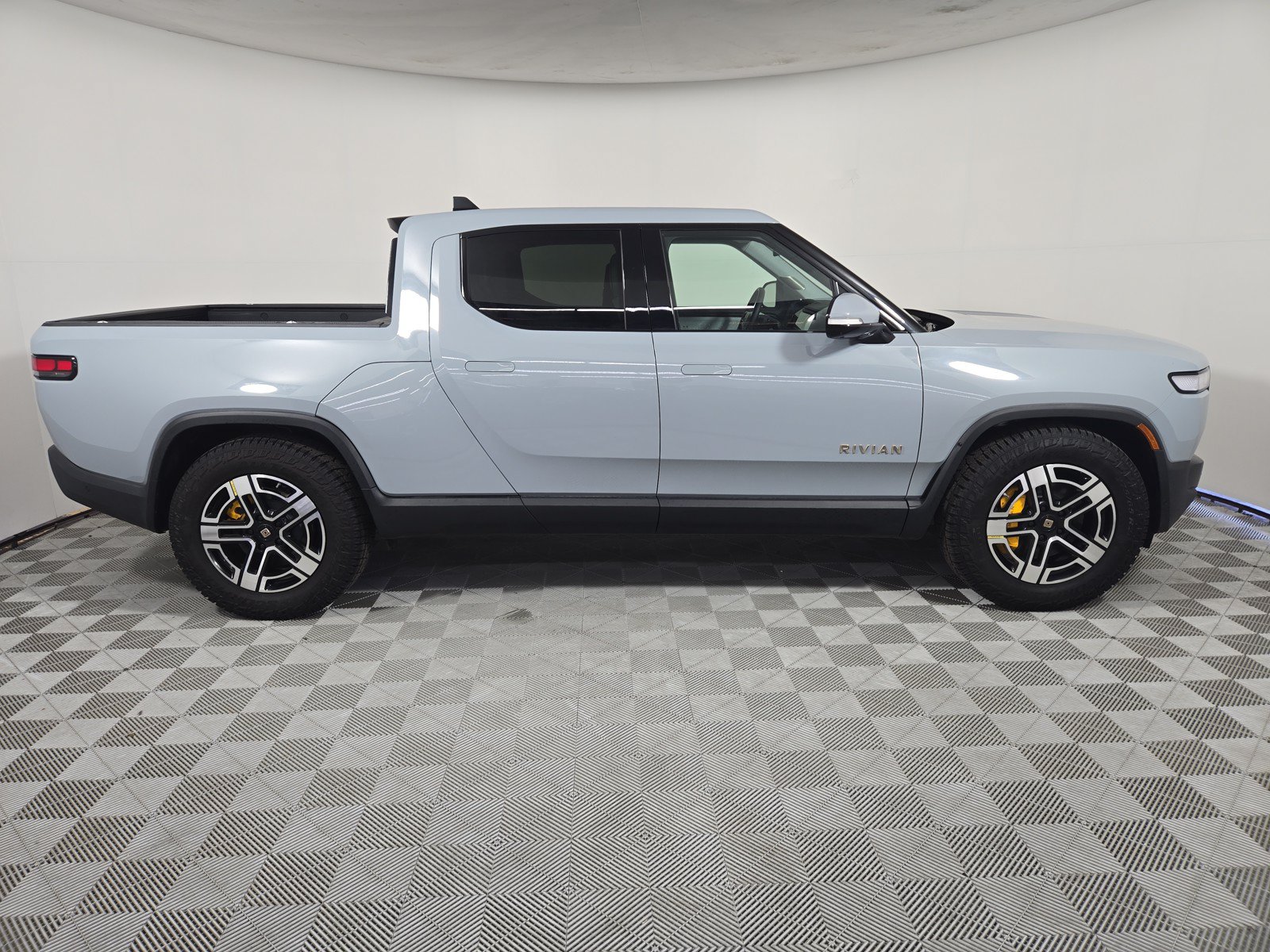 Used 2023 Rivian R1T Adventure AWD/4WD image 6