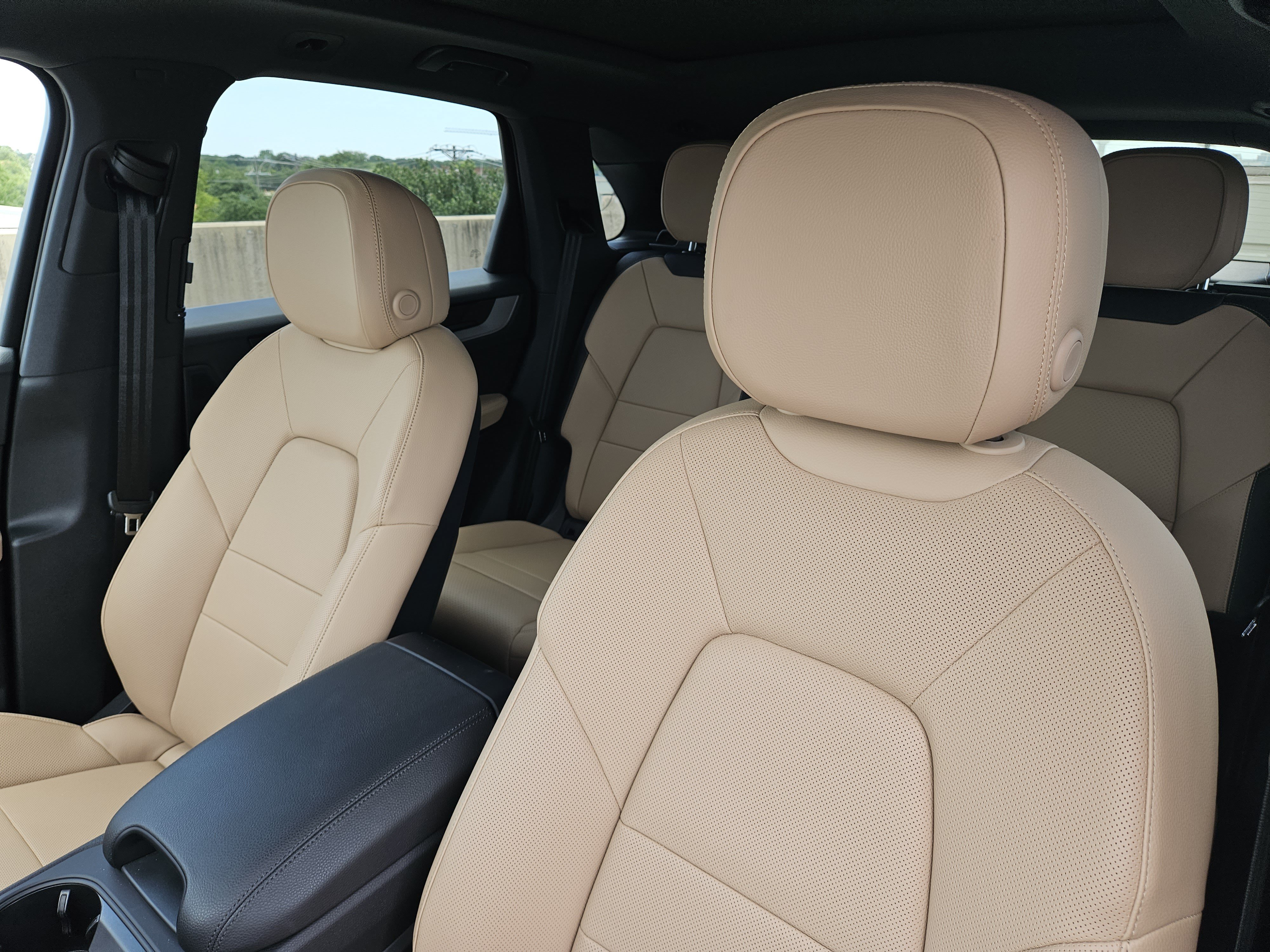 Certified 2026 Porsche Cayenne AWD/4WD image 6