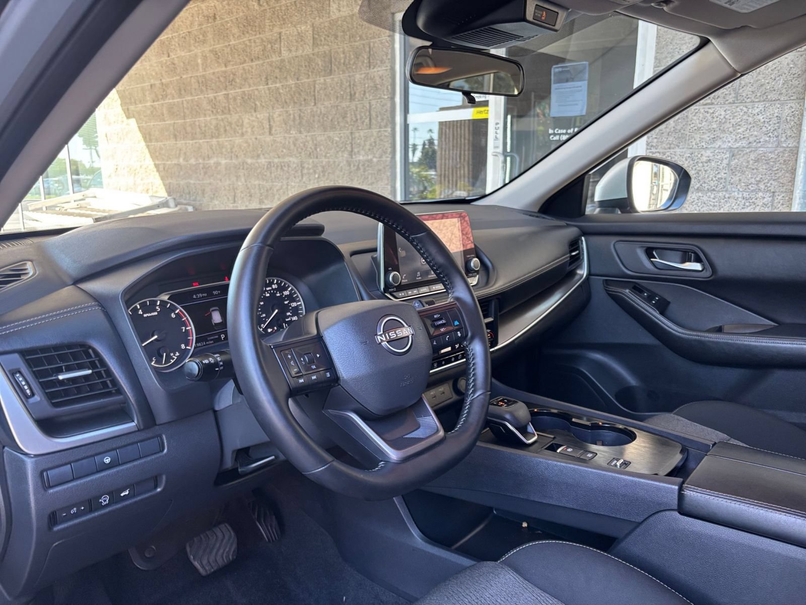 Used 2025 Nissan Rogue SV FWD image 36