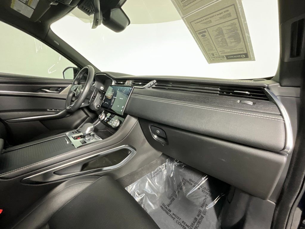 Certified 2025 Jaguar F-PACE R-Dynamic S image 19