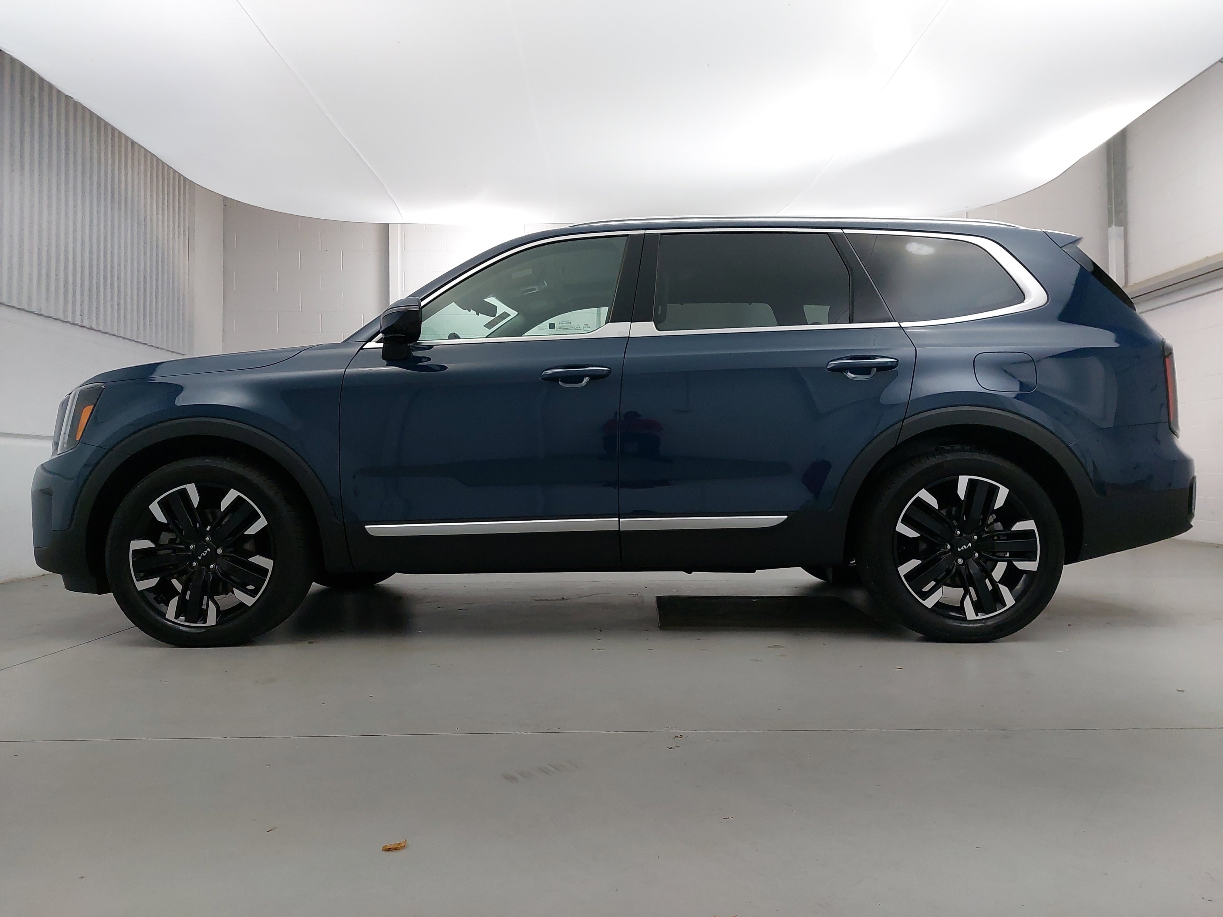 Used 2024 Kia Telluride SX Prestige image 2