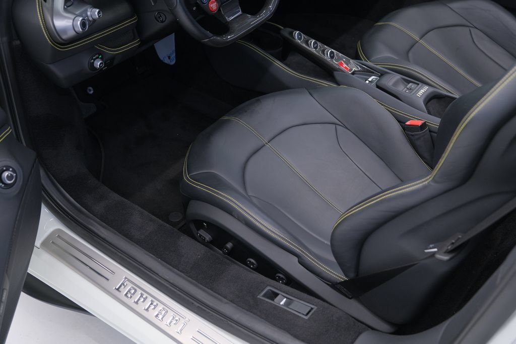 Used 2022 Ferrari F8 Tributo RWD image 16