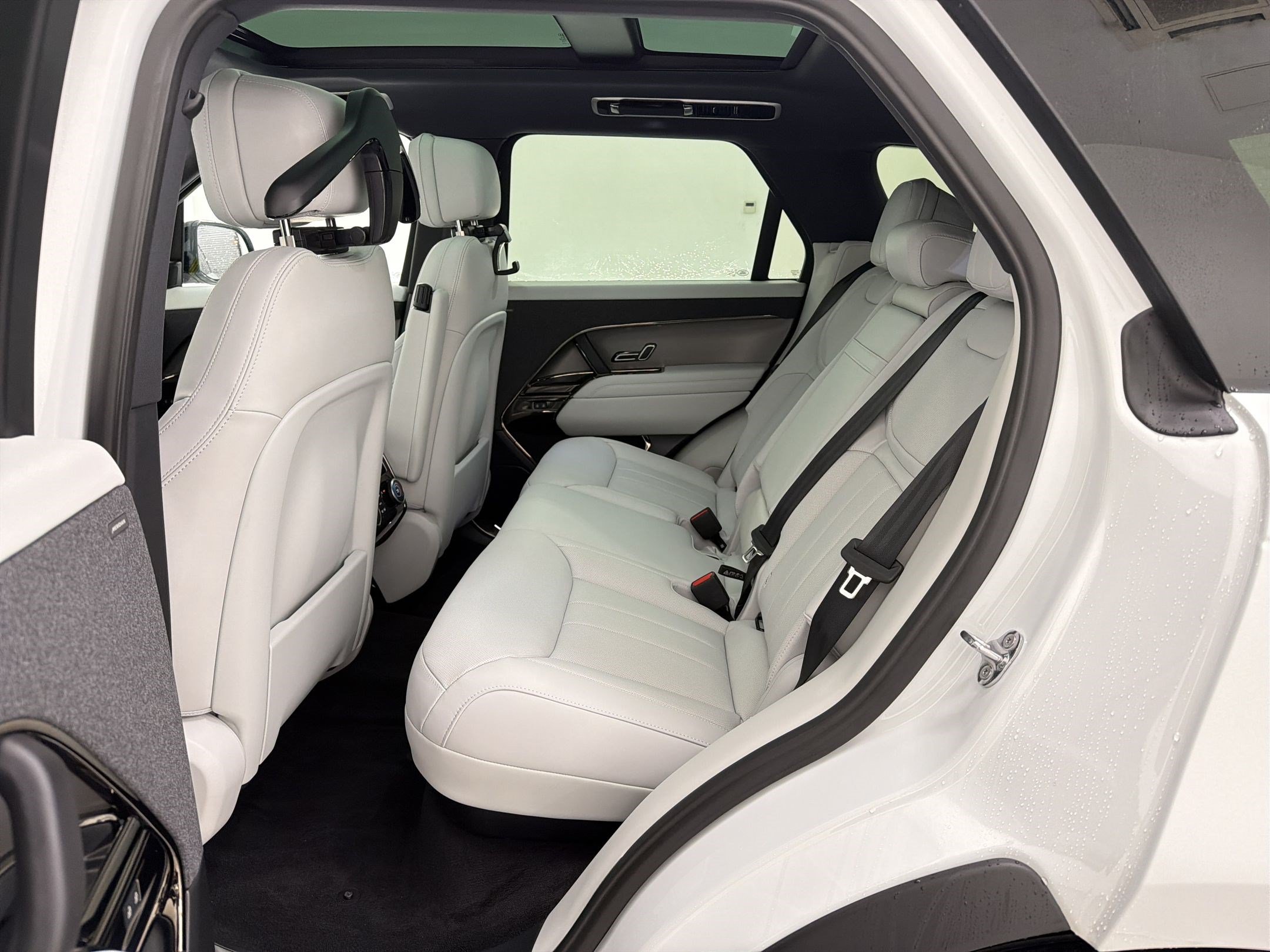 New 2026 Land Rover Range Rover Sport SE AWD/4WD image 21