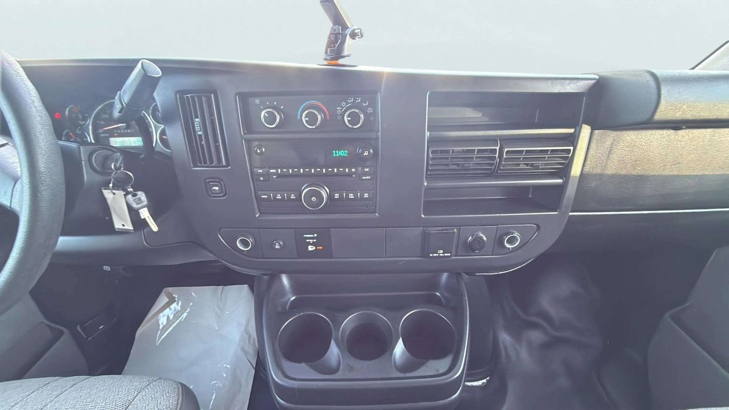 Used 2017 Chevrolet Express 2500 image 10