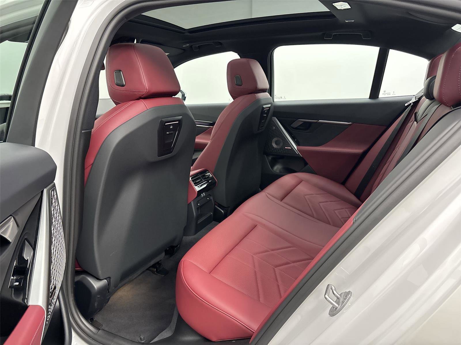 Used 2026 BMW i5 eDrive40 w/ M Sport Package RWD image 29