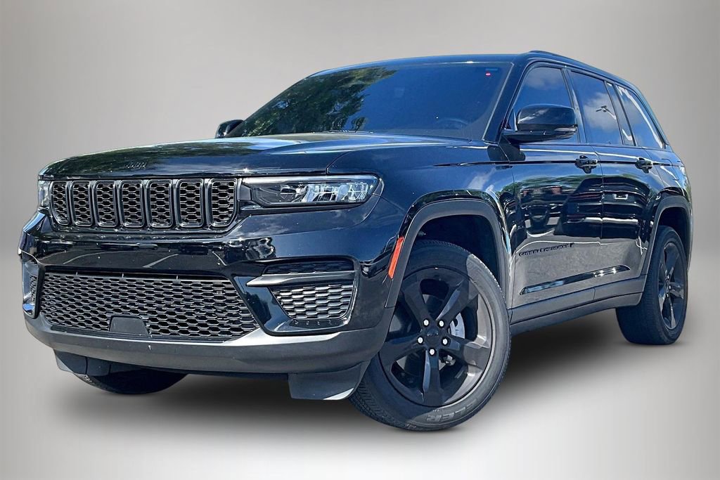 Used 2022 Jeep Grand Cherokee Altitude RWD image 2
