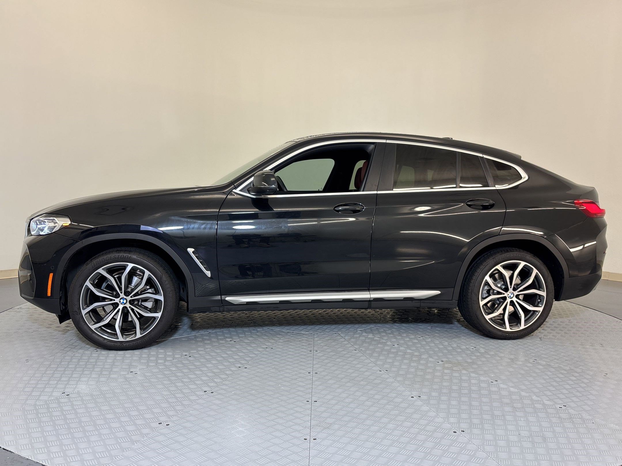 Certified 2024 BMW X4 xDrive30i w/ Parking Assistance Package image 2