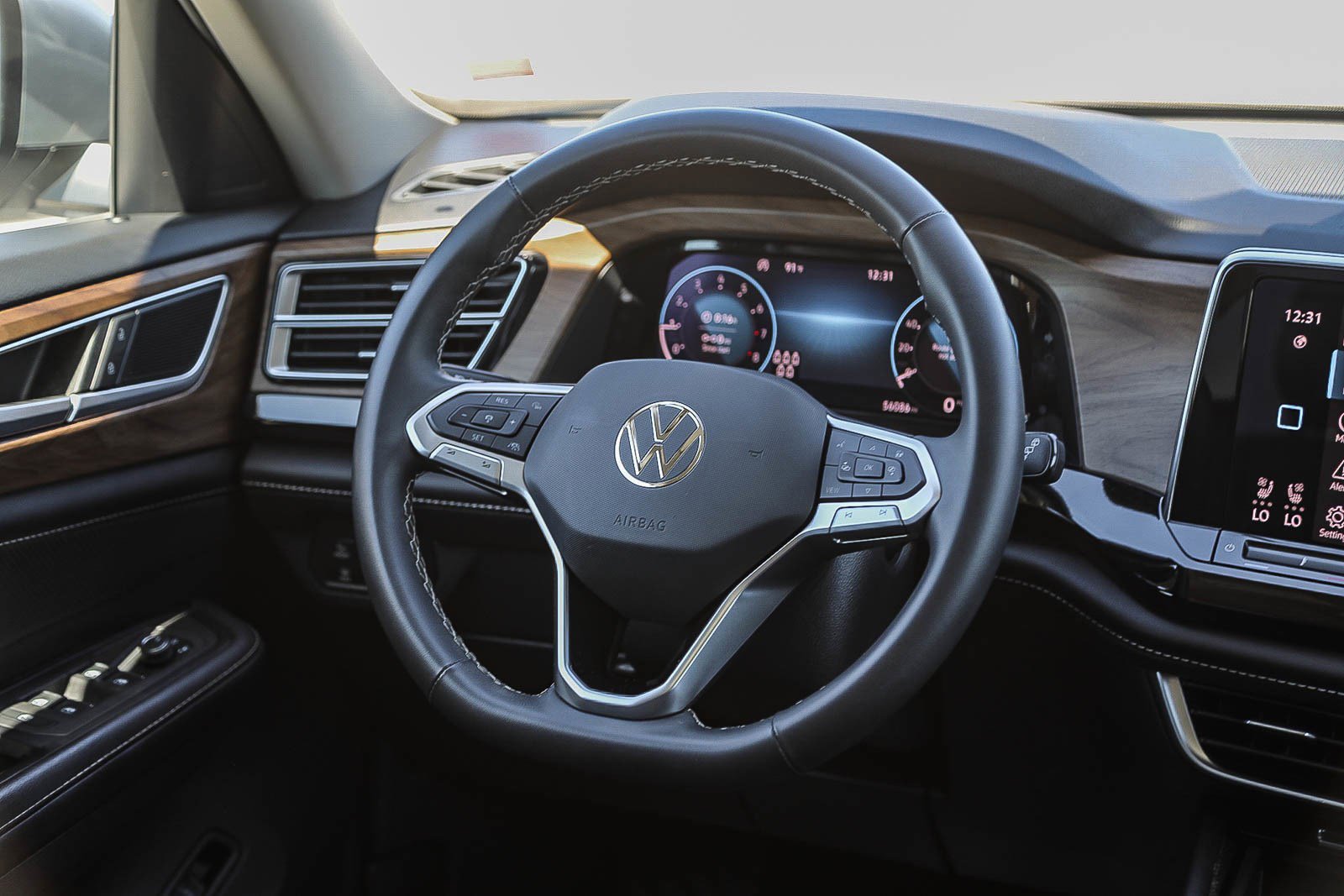 Used 2024 Volkswagen Atlas SE image 15