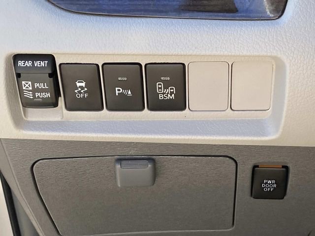 Used 2017 Toyota Sienna XLE Premium FWD image 20