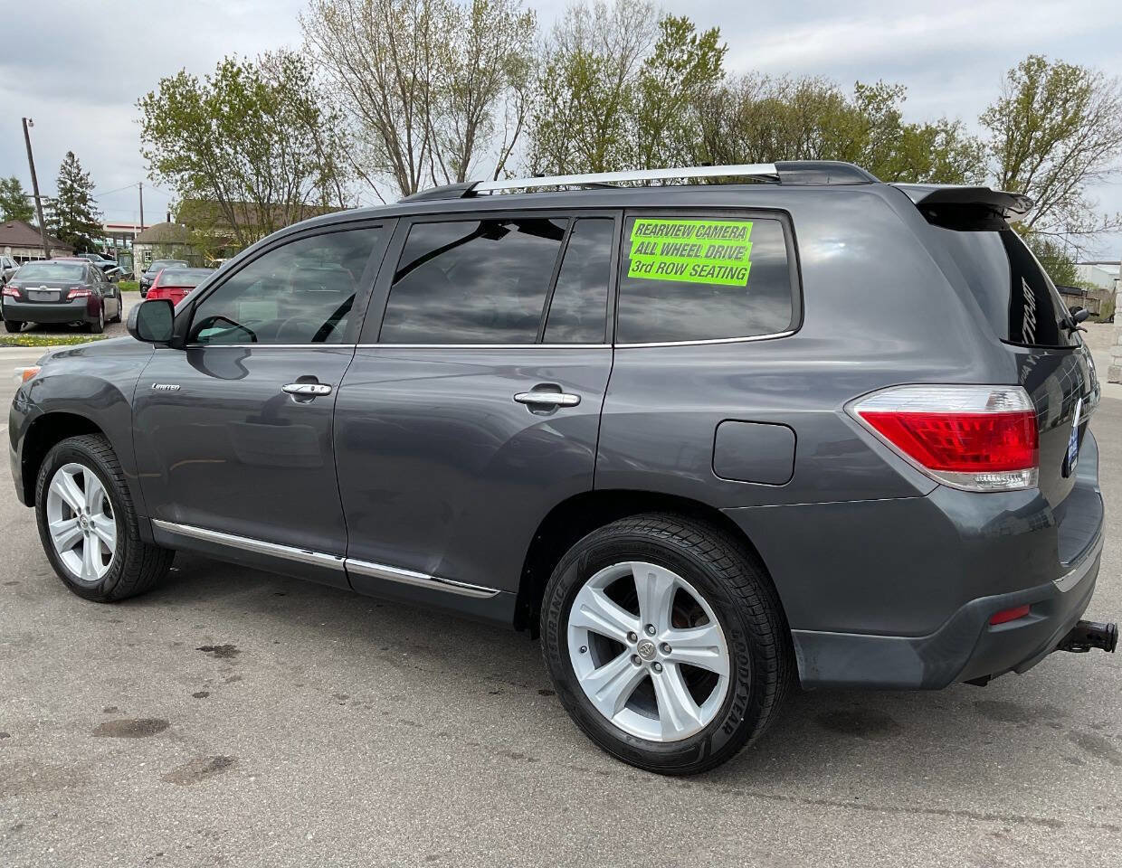 Used 2012 Toyota Highlander Limited w/ Tow Pkg AWD/4WD image 4