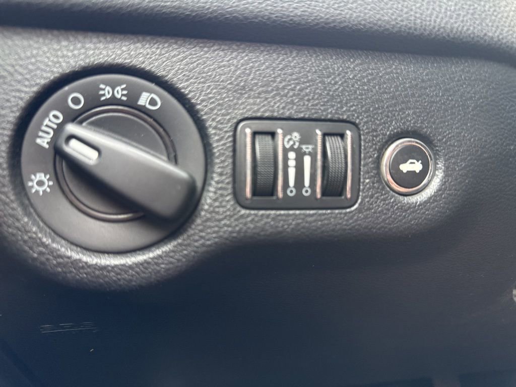 Used 2014 Chrysler 300 image 17