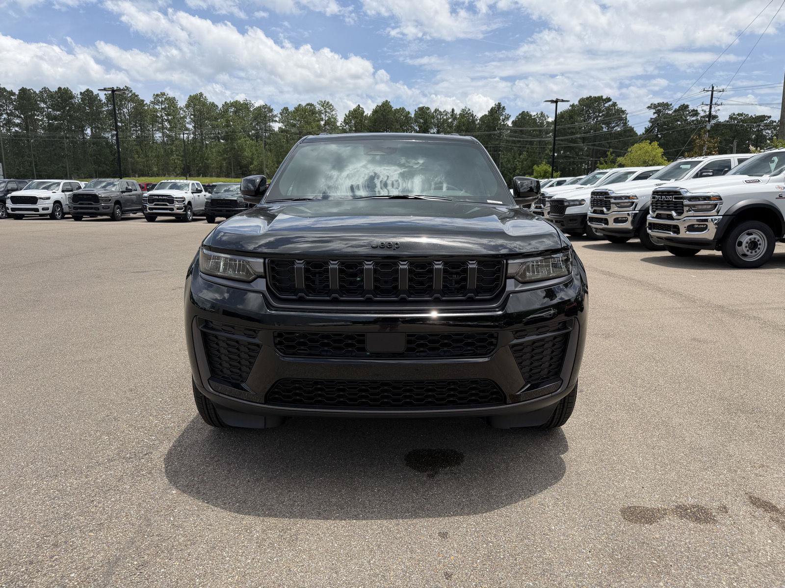 New 2026 Jeep Grand Cherokee Altitude RWD image 2