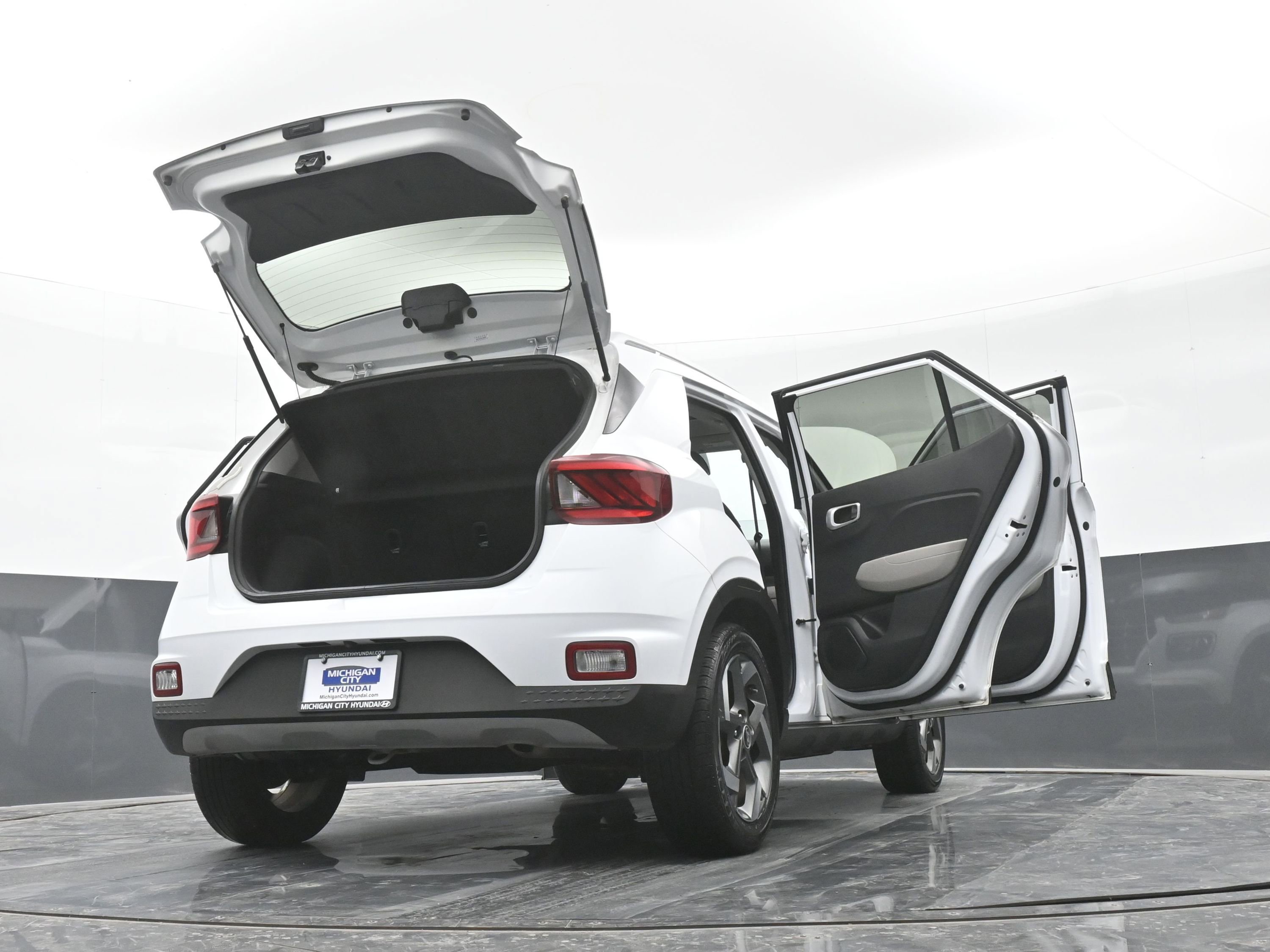 Certified 2022 Hyundai Venue SEL image 50