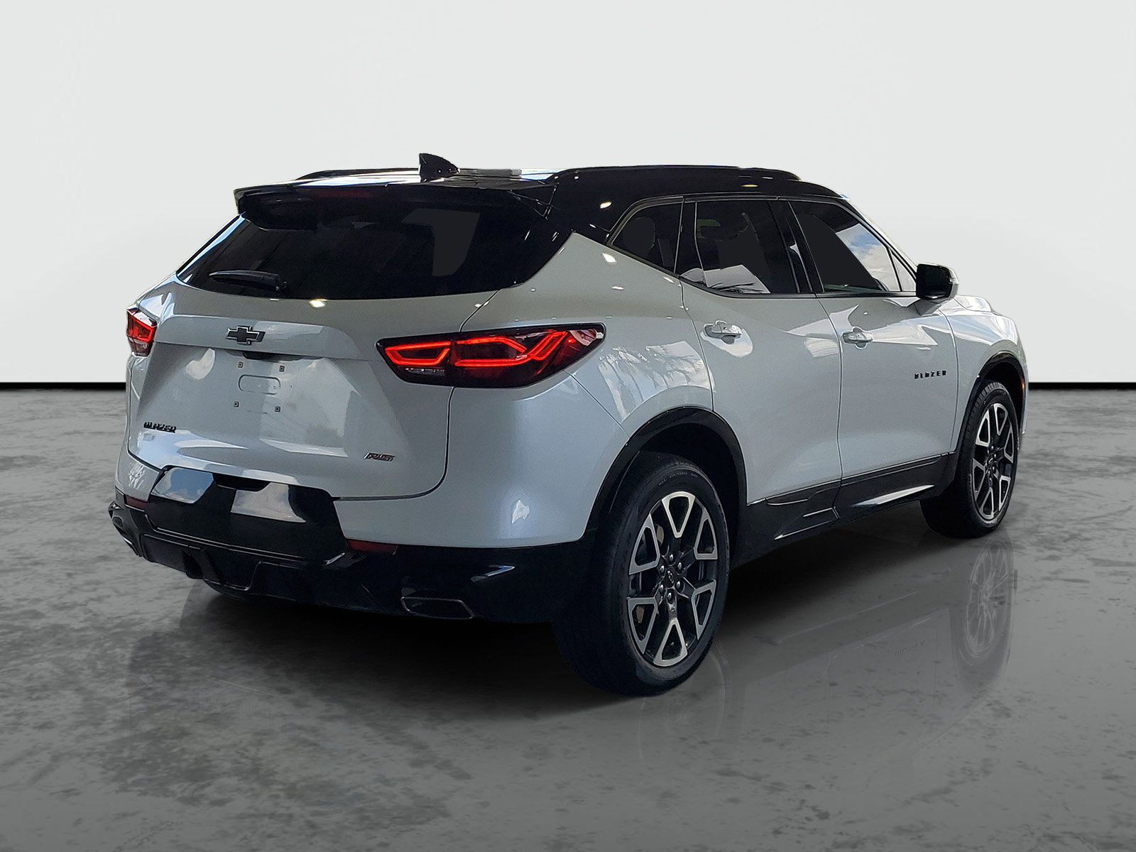Used 2024 Chevrolet Blazer RS w/ Driver Confidence II Package FWD image 2
