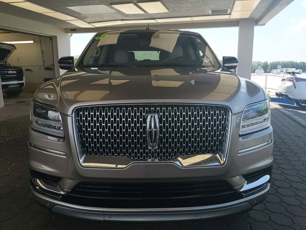 Used 2019 Lincoln Navigator Reserve w/ Cargo Package AWD/4WD image 2