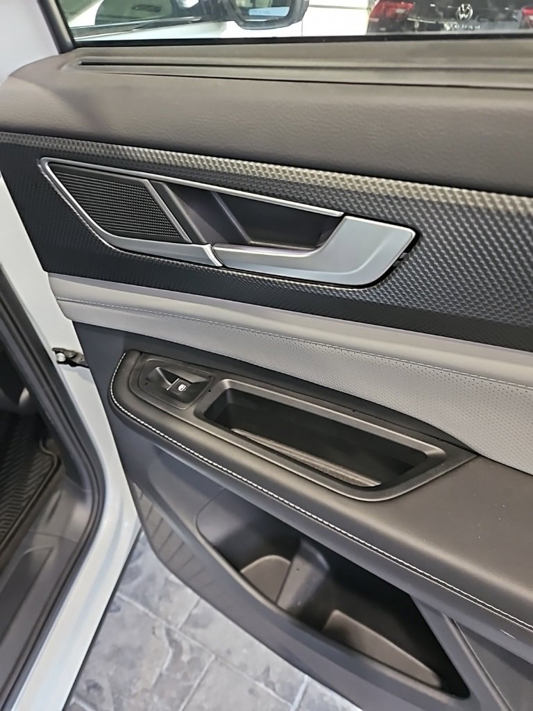 Used 2024 Volkswagen Atlas Cross Sport SEL R-Line image 16