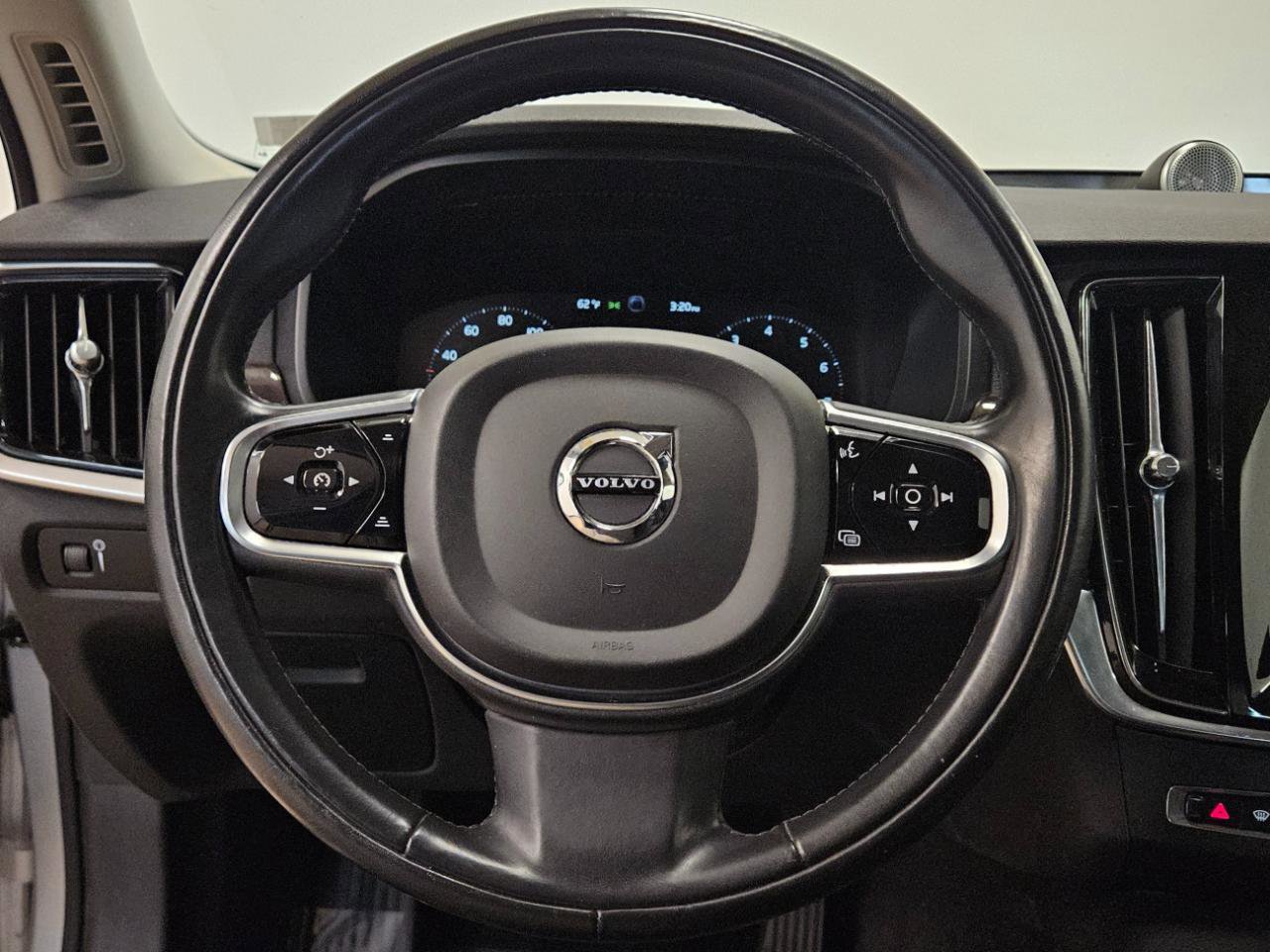 Used 2017 Volvo S90 T6 Momentum w/ Climate Package image 15