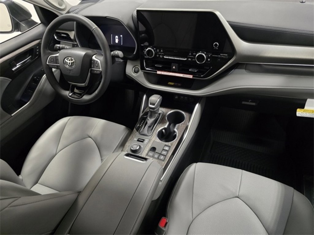 New 2026 Toyota Highlander Limited image 25