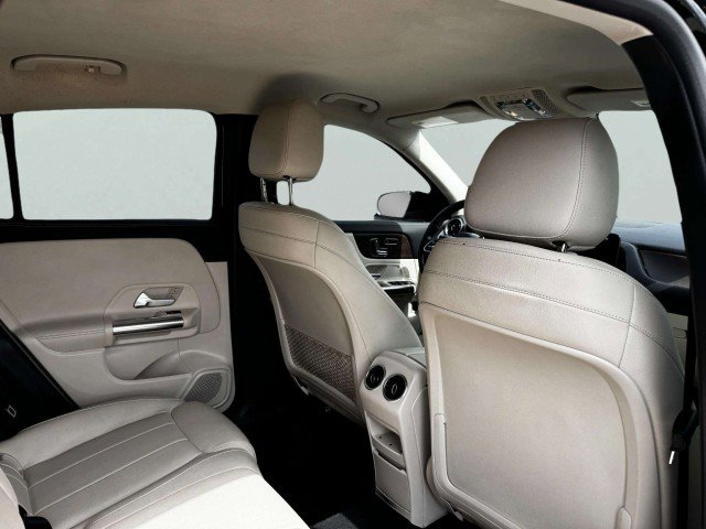 Used 2021 Mercedes-Benz GLA 250 4MATIC w/ Premium Package image 46