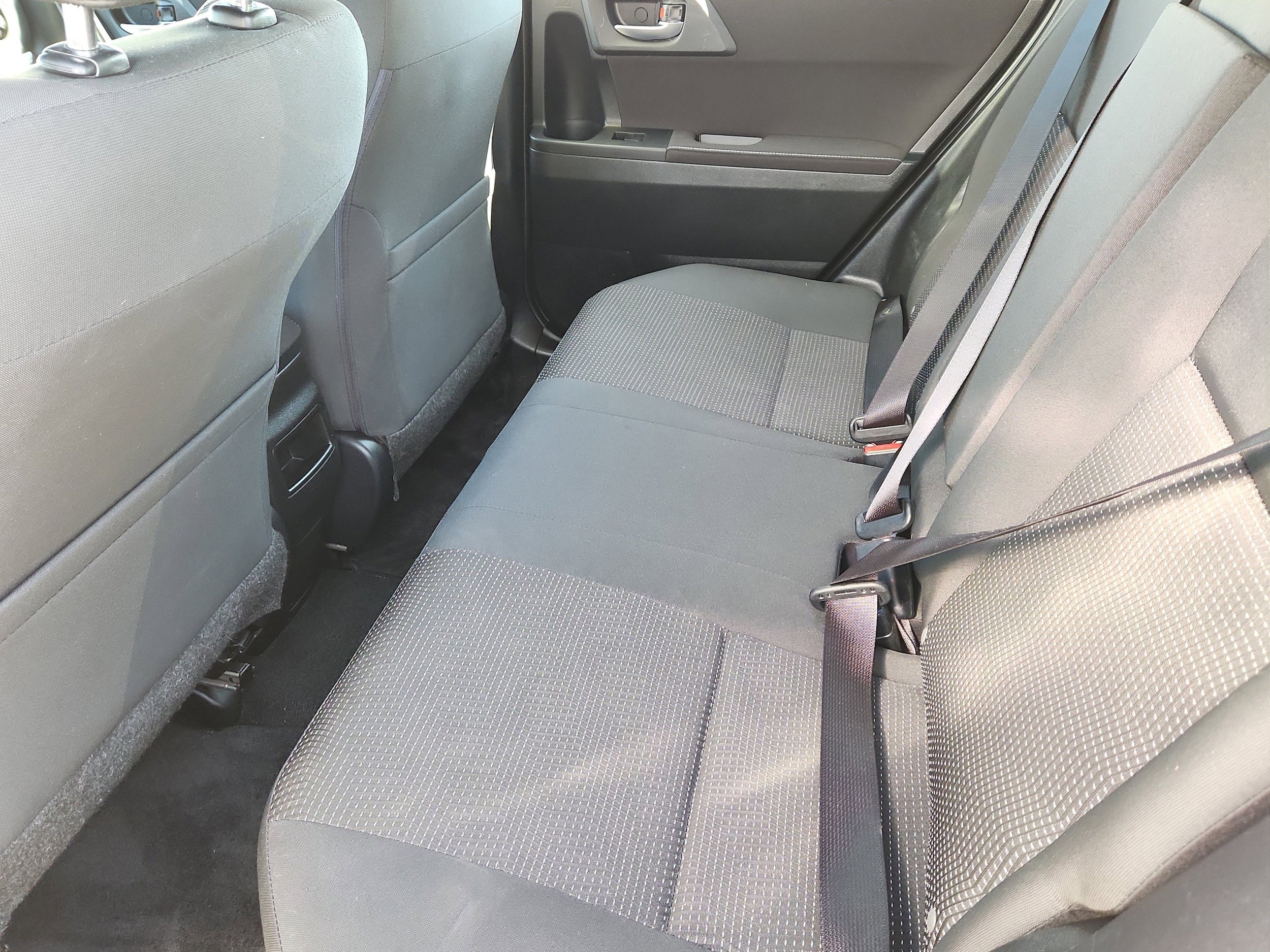 Used 2018 Toyota Corolla iM w/ Carpet Mat Package (TMS) FWD image 11