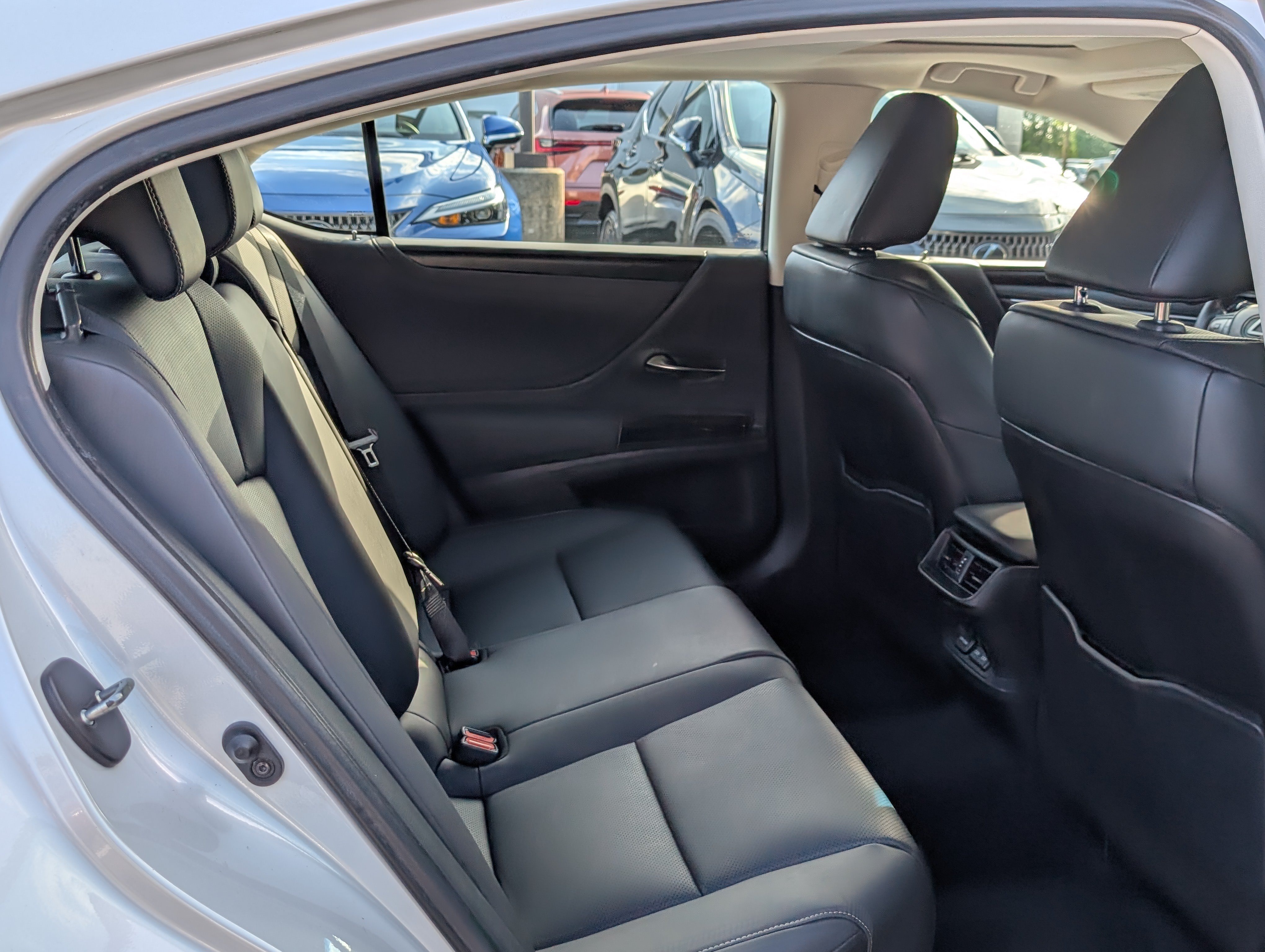 Used 2023 Lexus ES 350 w/ Premium Package FWD image 12