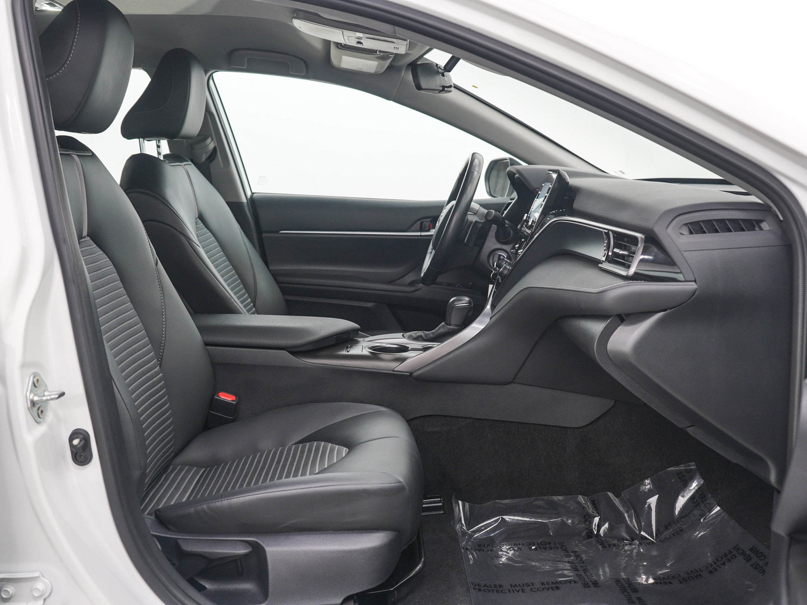 Used 2023 Toyota Camry SE FWD image 11