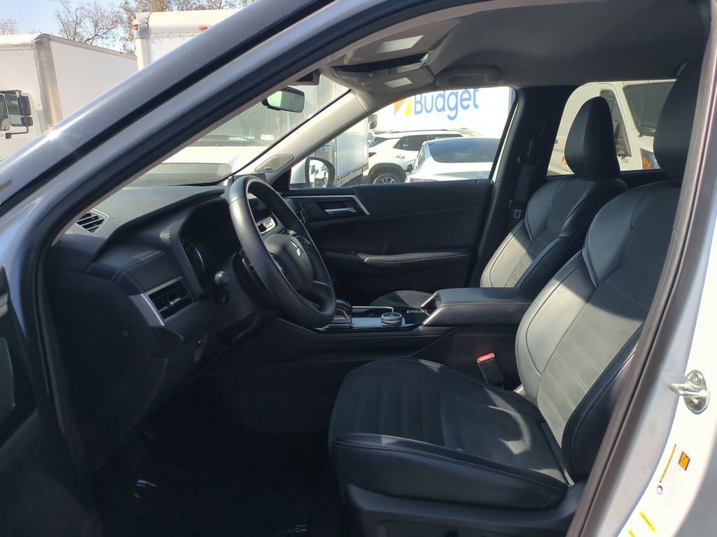 Used 2025 Mitsubishi Outlander SE AWD/4WD image 24