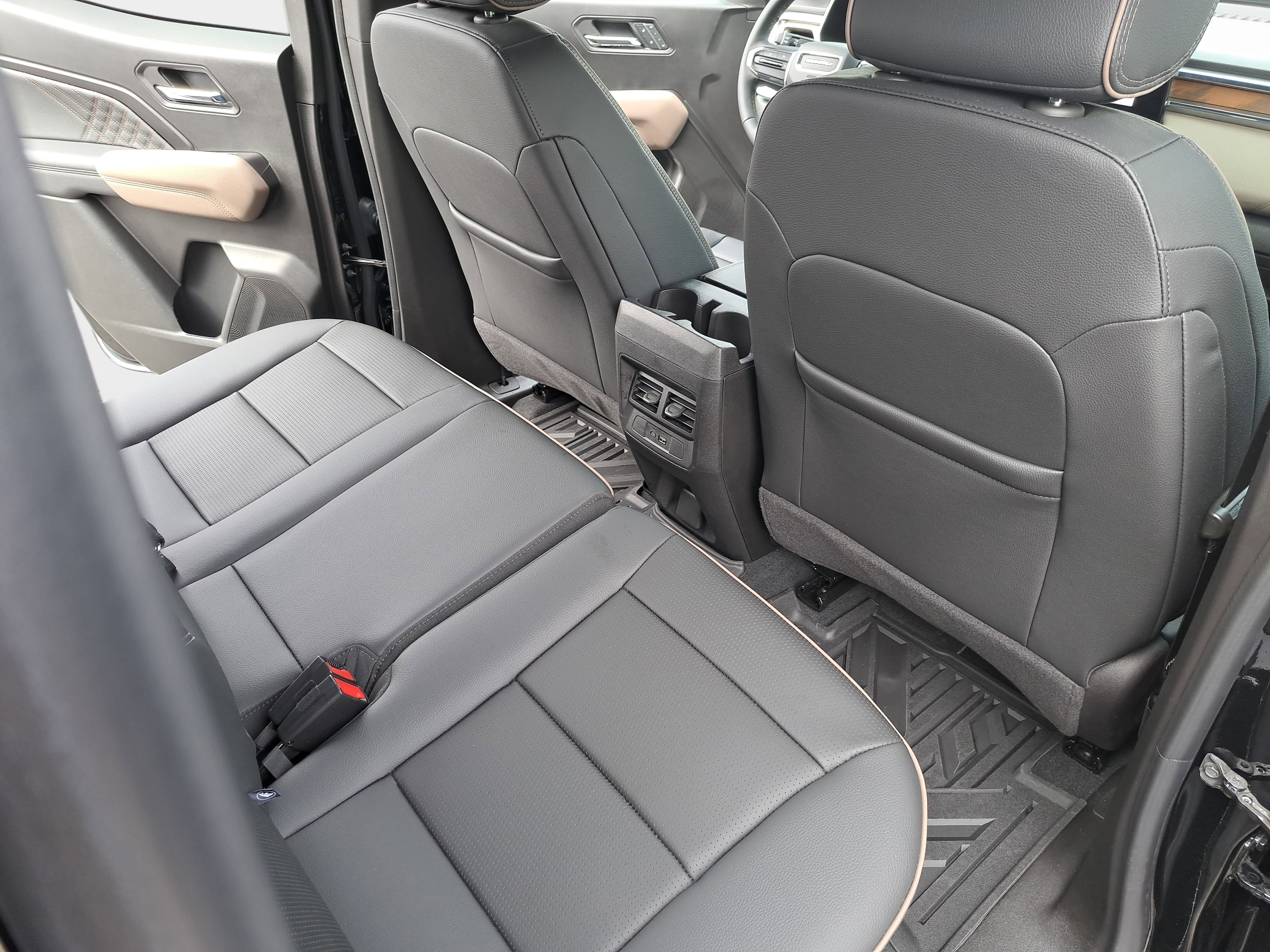 Used 2025 GMC Canyon Denali w/ LPO, Denali Black Edition image 11