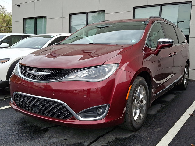 Used 2017 Chrysler Pacifica Limited image 2