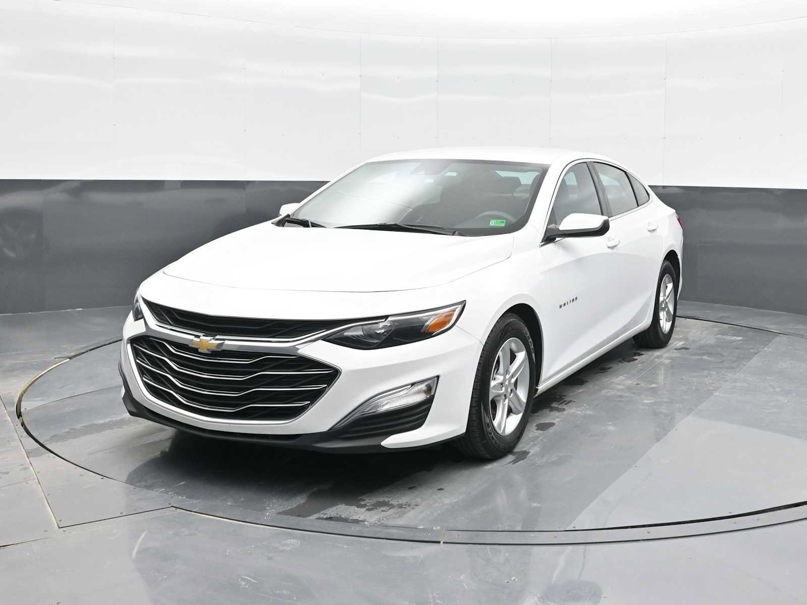 Used 2022 Chevrolet Malibu LS w/ Driver Confidence Package II image 4