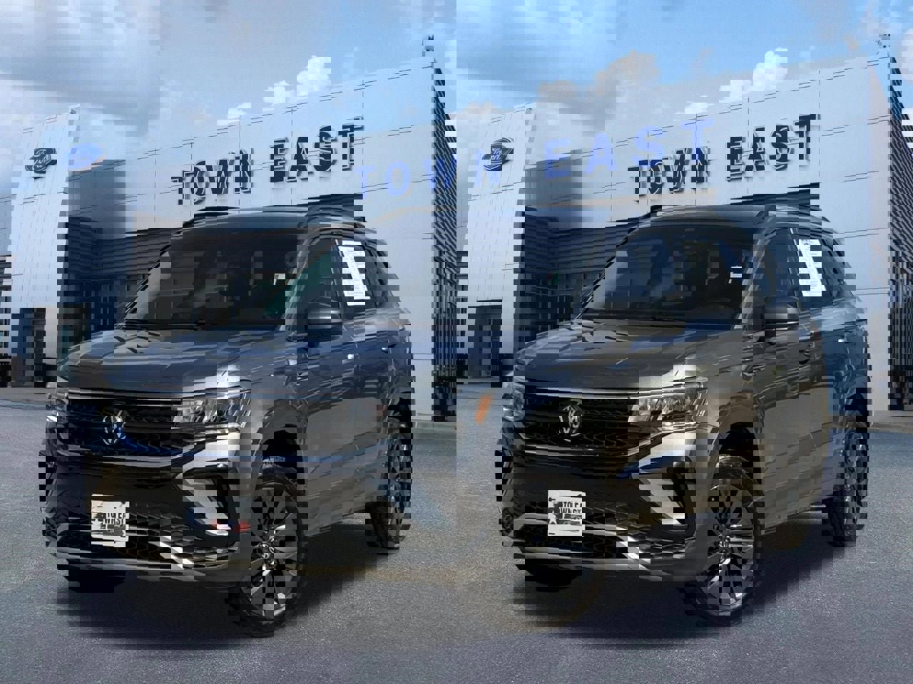 Used 2024 Volkswagen Taos S FWD image 1