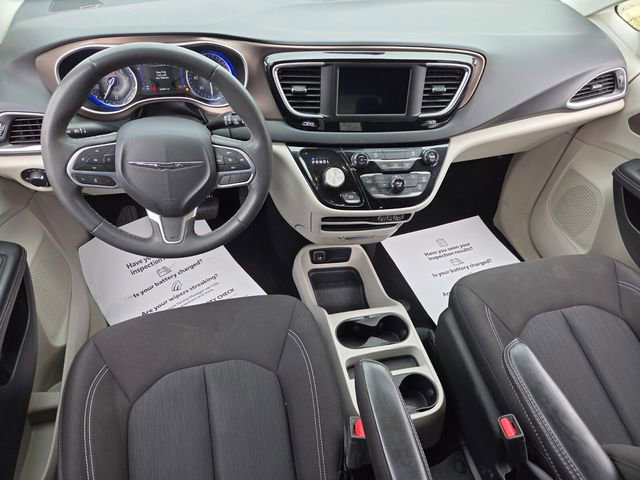 Used 2023 Chrysler Voyager LX image 10